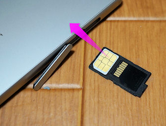 SIMカードケースを戻す